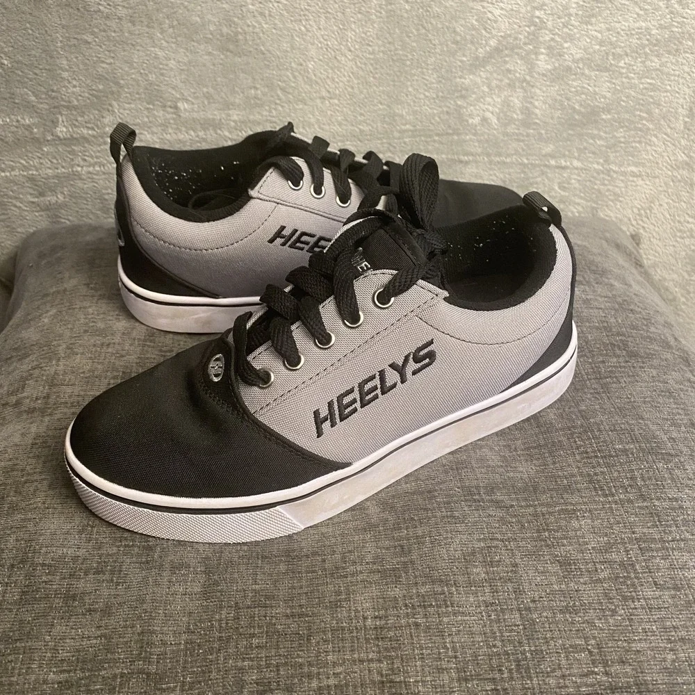 Heelys Youth Size 5 Black Gray Skate Shoes with Wheels